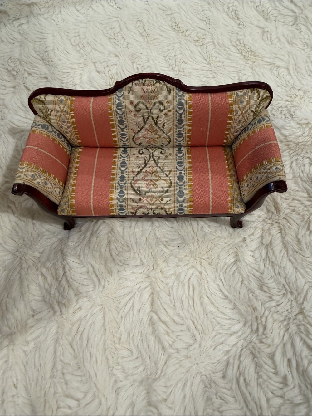 Vintage Victorian Coral Patterned Mini Sofa Set For Dollhouse - Picture 2 of 8